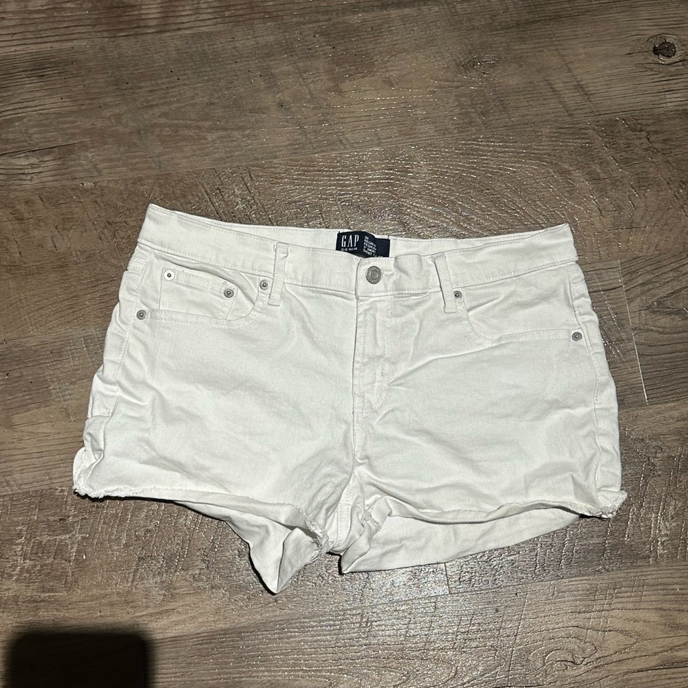 White gap shorts